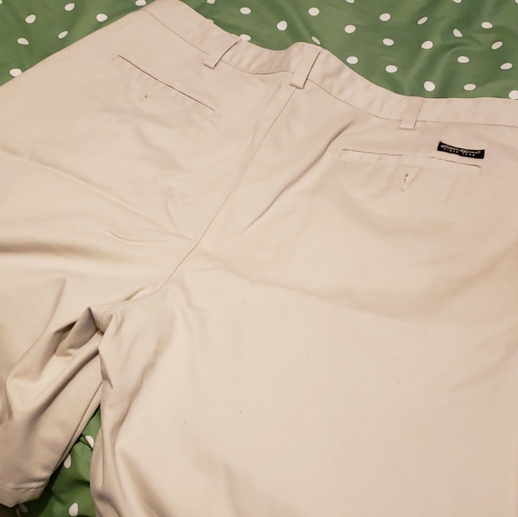 Eddie Bauer khaki shorts. Like new. 38 - Picture 5 of 6